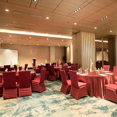 Louis Kienne Cikarang Hotel & Service Apartment Bekasi Ngoại thất bức ảnh