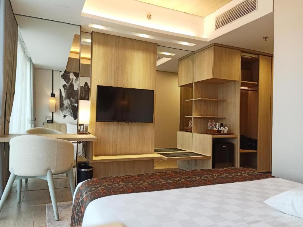 Louis Kienne Cikarang Hotel & Service Apartment Bekasi Ngoại thất bức ảnh
