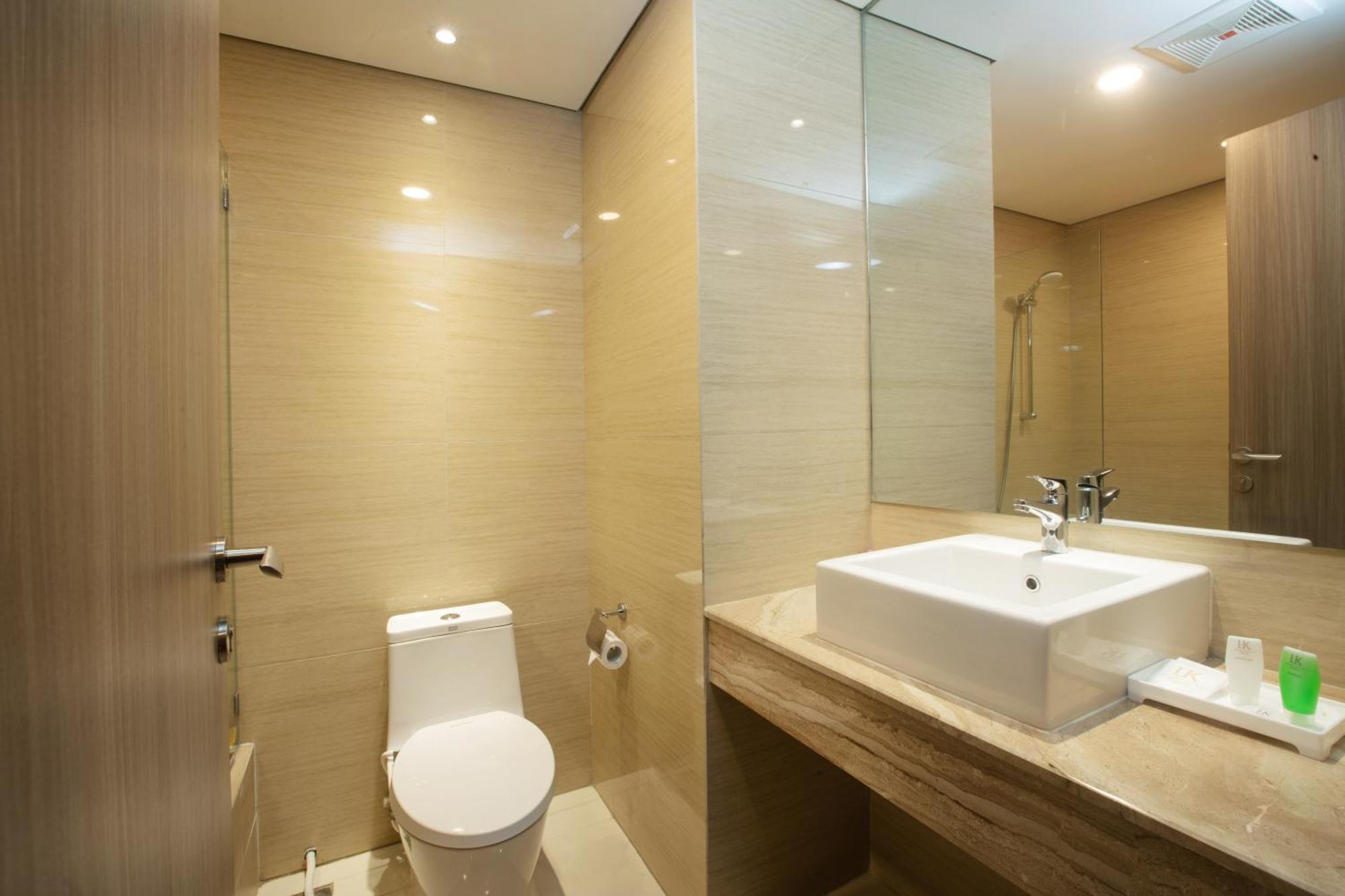 Louis Kienne Cikarang Hotel & Service Apartment Bekasi Ngoại thất bức ảnh