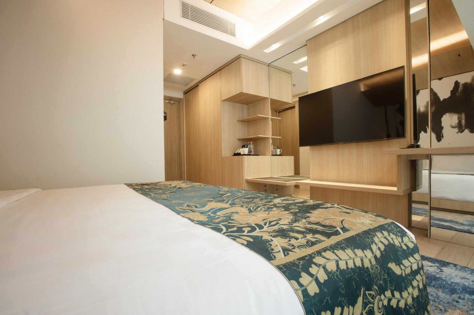 Louis Kienne Cikarang Hotel & Service Apartment Bekasi Ngoại thất bức ảnh